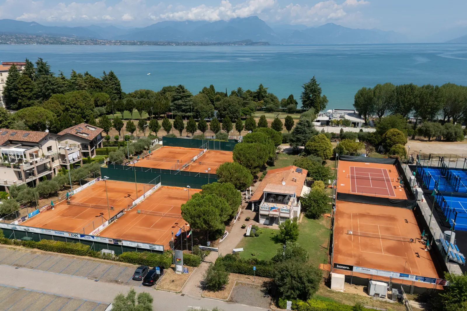 Vista aerea del circolo con il Lago di Garda sullo sfondo